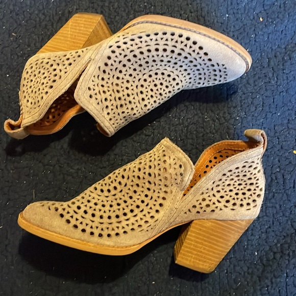 Jeffrey Campbell Tan Perforated Women's Shoes - Picture 2 of 7